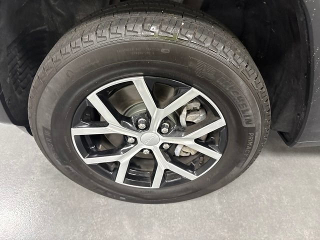 Used 2024 Jeep Grand Cherokee L Limited AWD/4WD image 32
