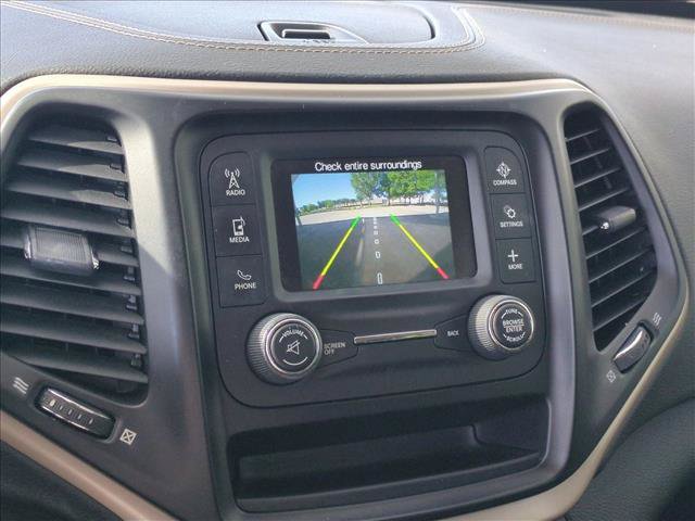 Used 2018 Jeep Cherokee Latitude w/ Altitude Package FWD image 13