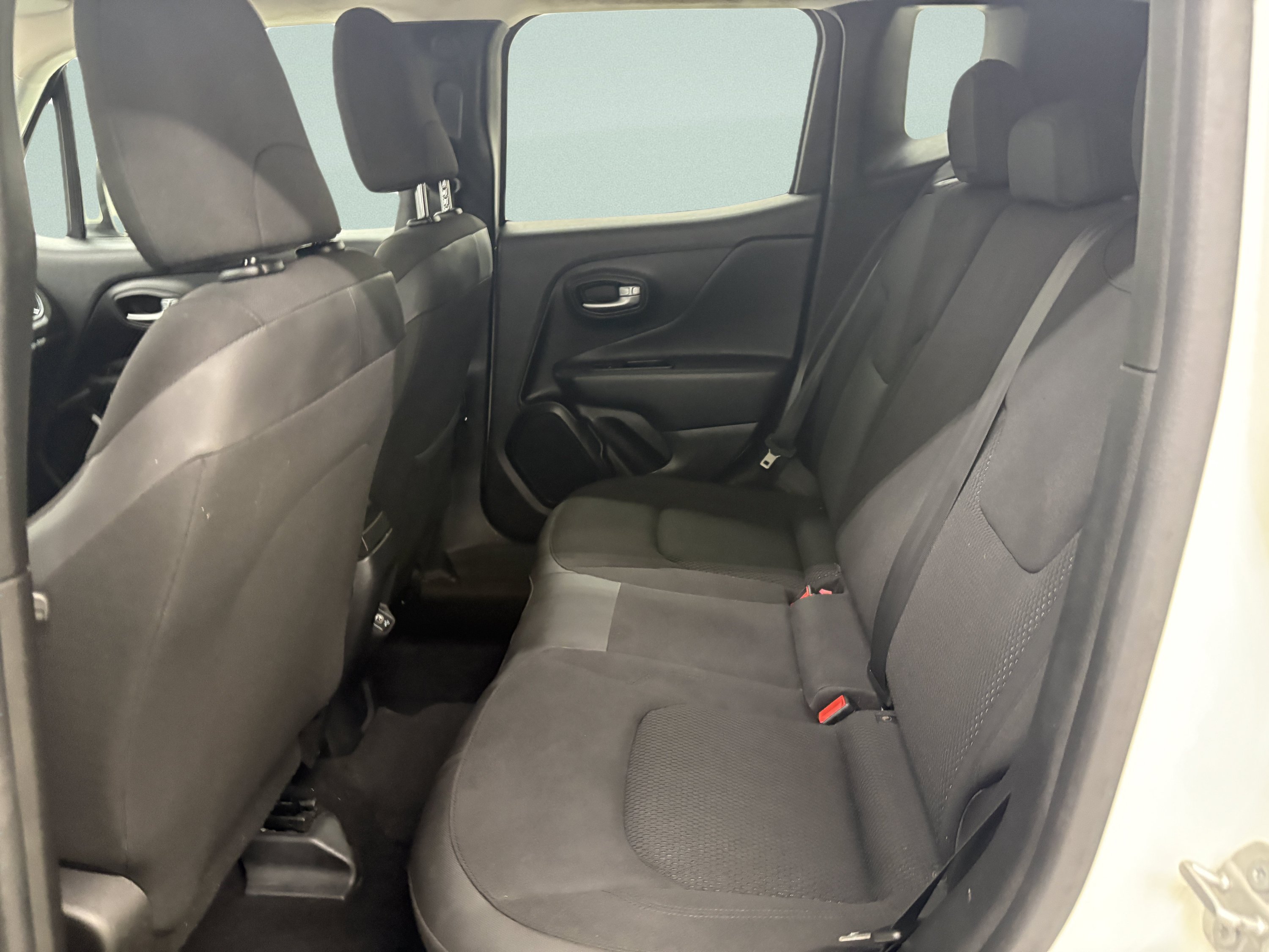 Used 2019 Jeep Renegade Altitude w/ Quick Order Package 2XM AWD/4WD image 12