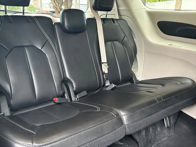 Certified 2023 Chrysler Pacifica Touring-L FWD image 37
