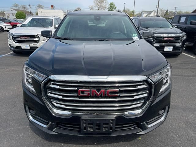 Used 2022 GMC Terrain SLT w/ LPO, Floor Liner Package AWD/4WD image 2