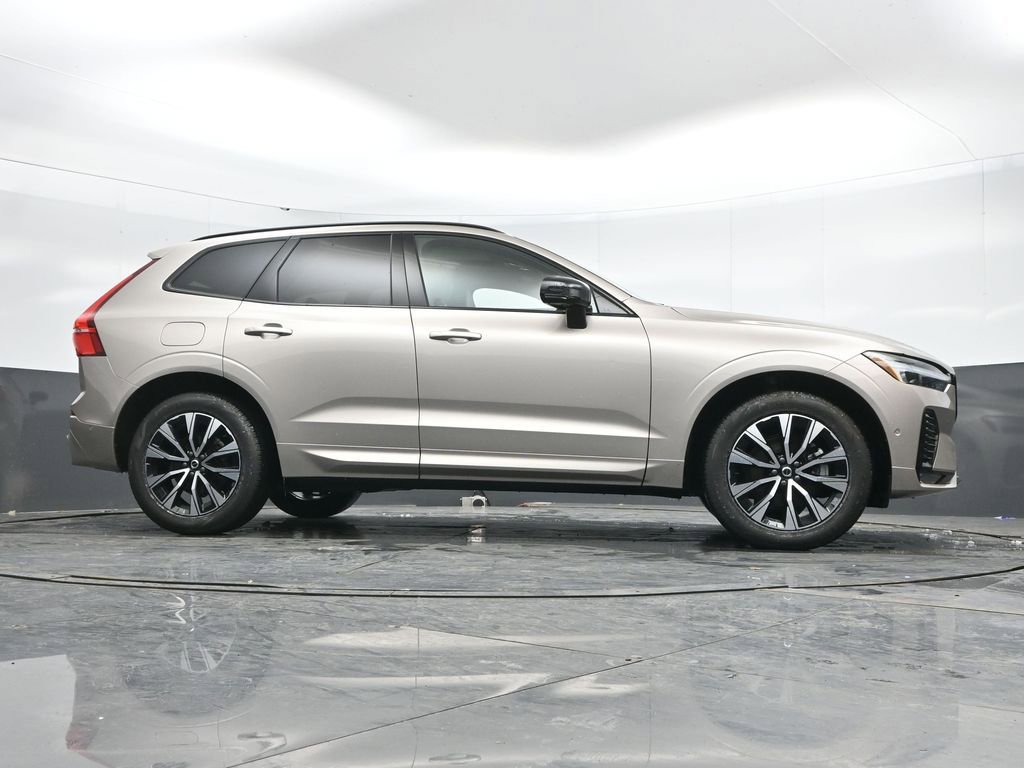Used 2025 Volvo XC60 B5 Plus image 45