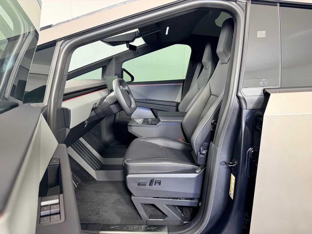 Used 2025 Tesla Cybertruck AWD Crew Cab image 29