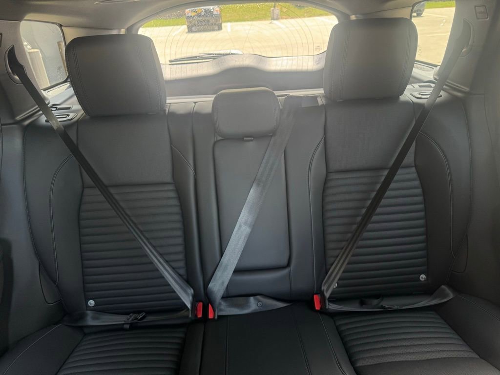 New 2024 Land Rover Discovery Sport Dynamic SE image 14