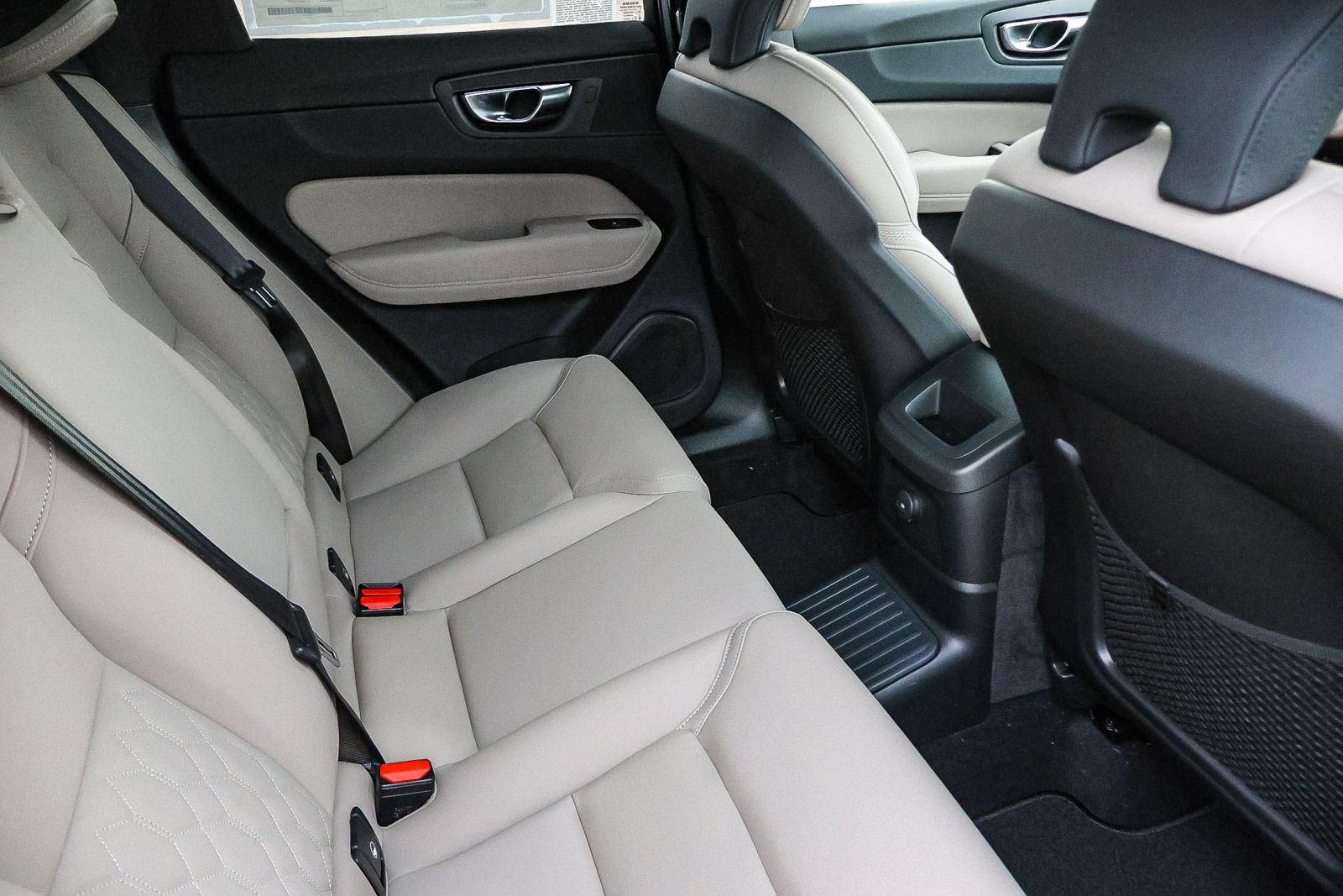 New 2026 Volvo XC60 T8 Plus AWD/4WD image 18