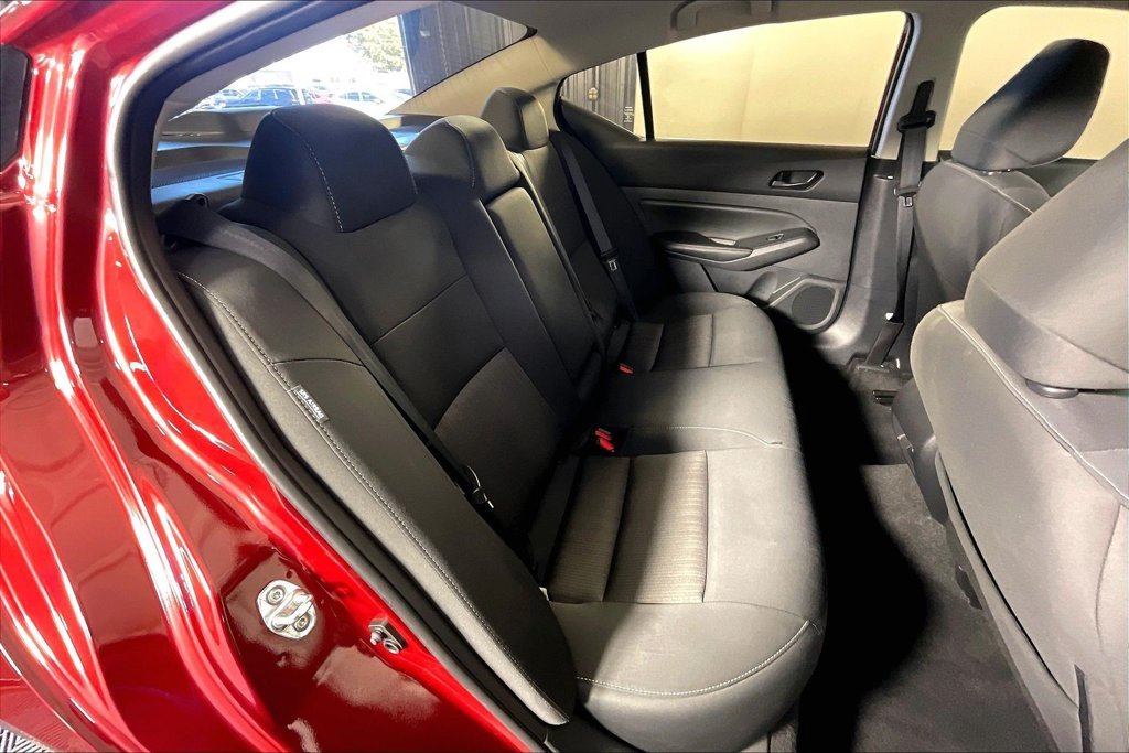 Used 2025 Nissan Altima 2.5 SV FWD image 34