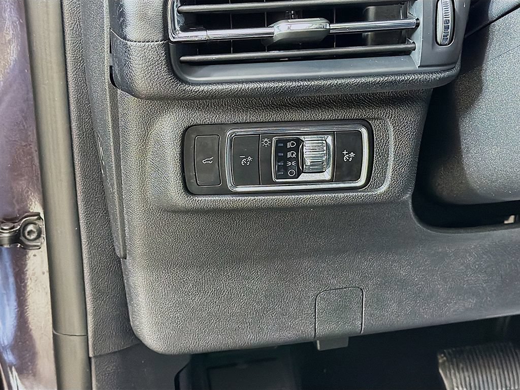Used 2023 Lincoln Corsair AWD w/ Equipment Group 101A image 33