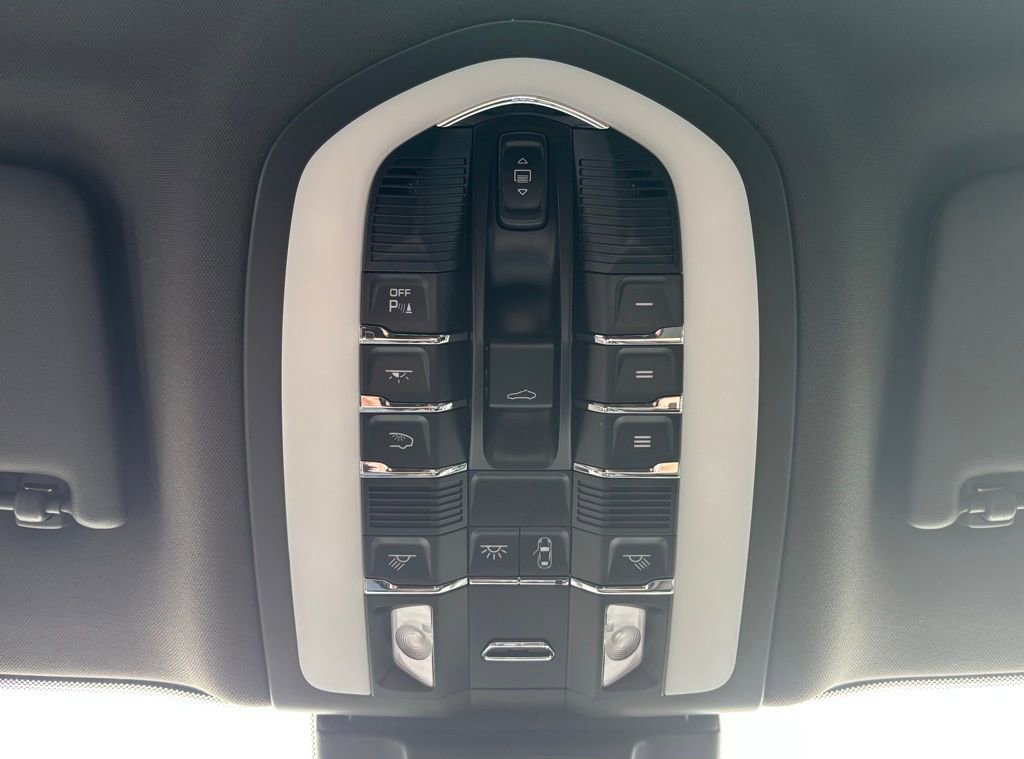 Certified 2026 Porsche Macan image 20