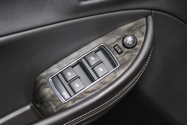 Used 2016 Chevrolet Impala LTZ w/ Enhanced Convenience Package FWD image 9