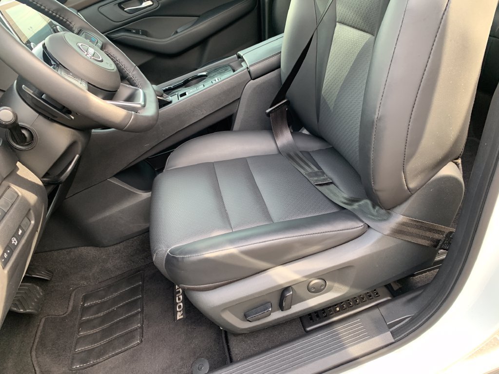 Used 2023 Nissan Rogue SV w/ SV Premium B Package FWD image 24