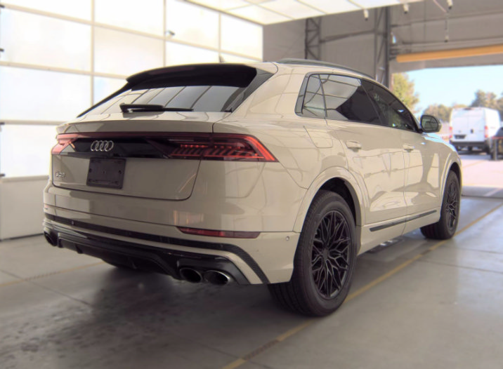 Used 2021 Audi SQ8 Prestige AWD/4WD image 2