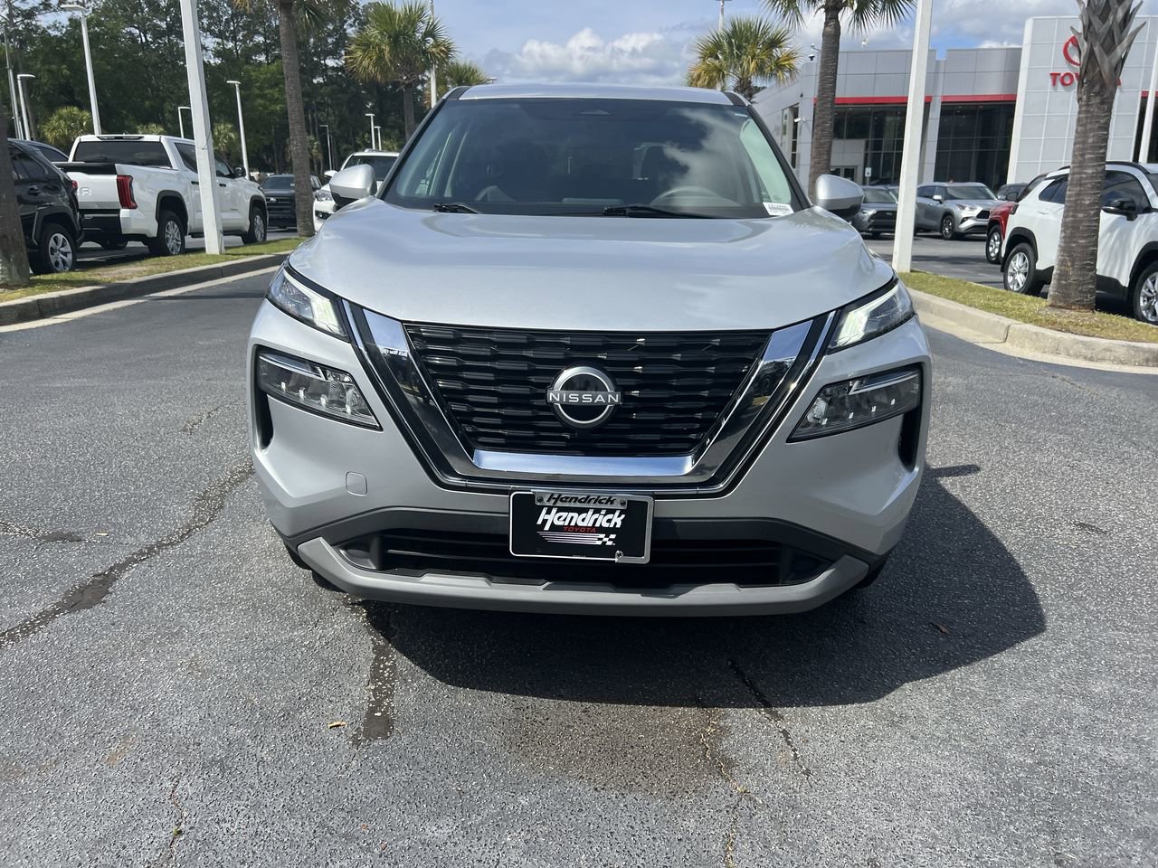 Used 2022 Nissan Rogue SV FWD image 3