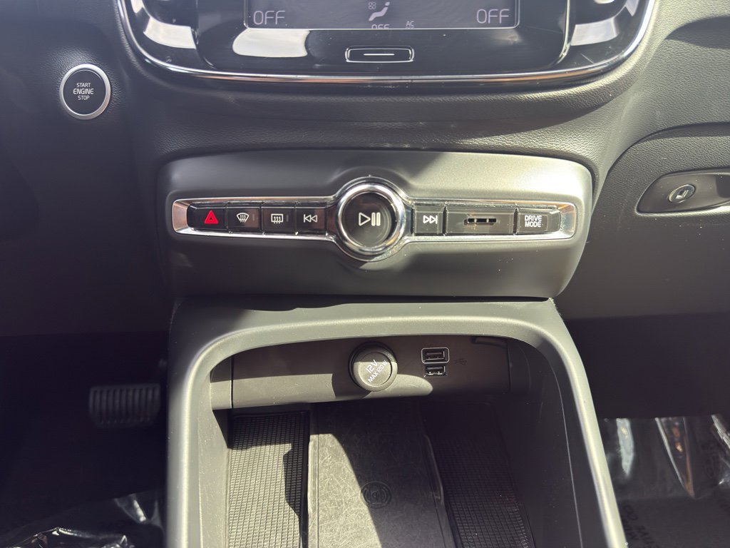 Used 2020 Volvo XC40 T4 Inscription w/ Protection Package Premier image 23