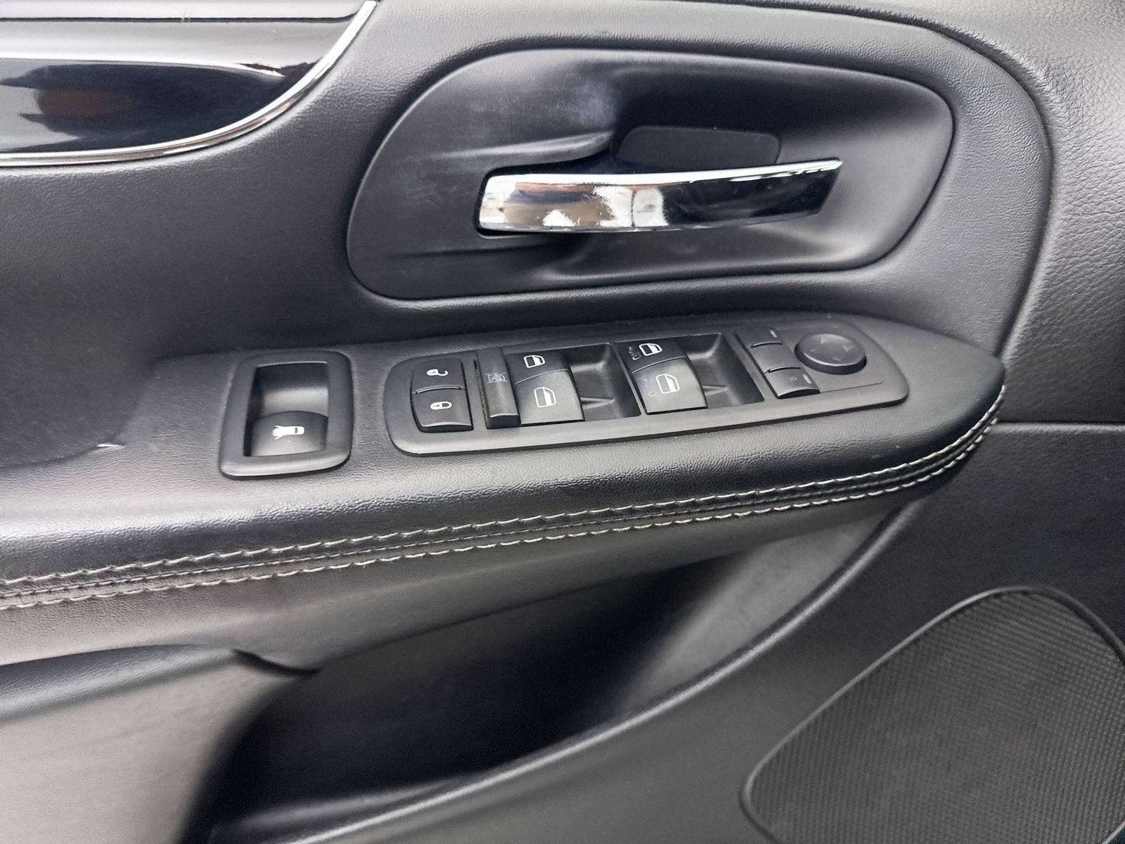 Used 2017 Dodge Grand Caravan SE FWD image 20
