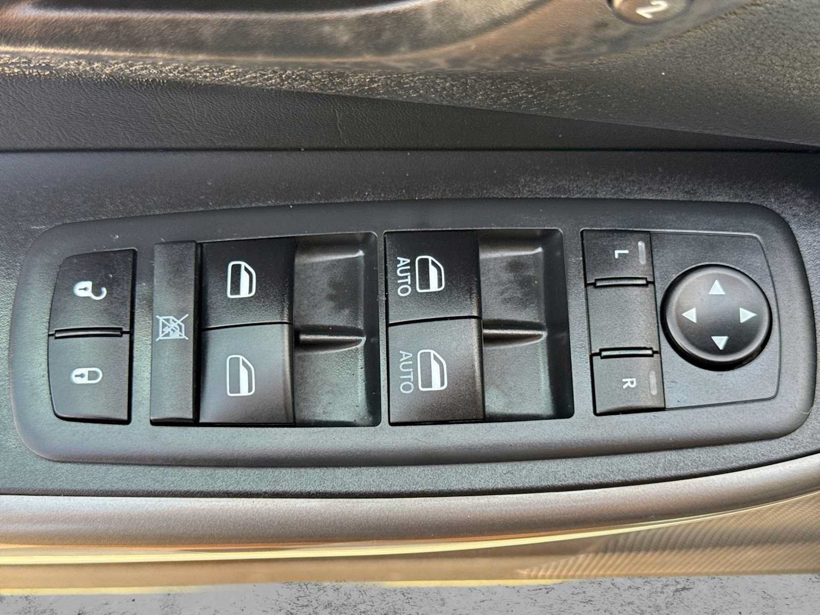 Used 2020 Jeep Cherokee Limited AWD/4WD image 16