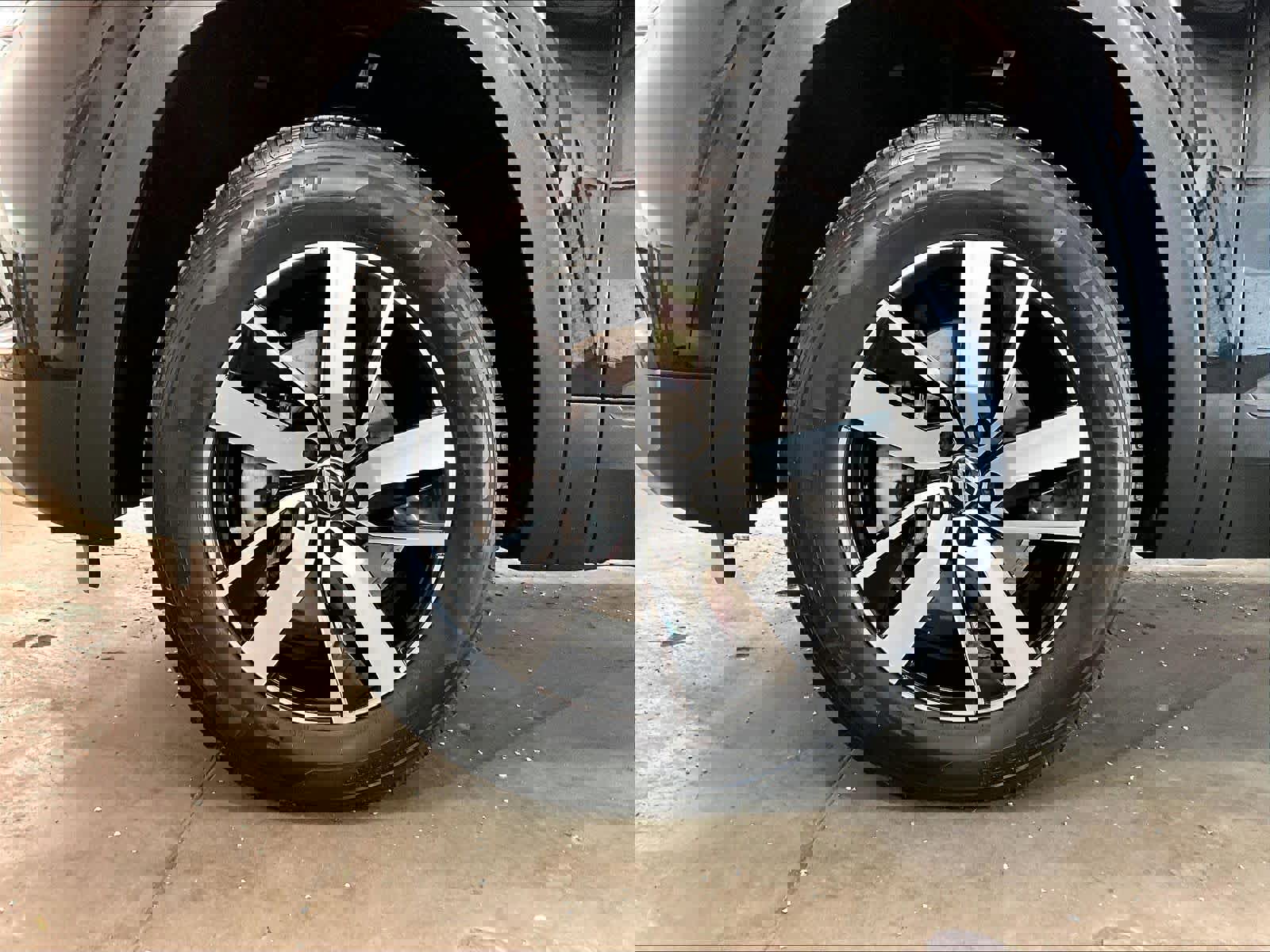 Used 2023 Volkswagen Atlas SE image 12