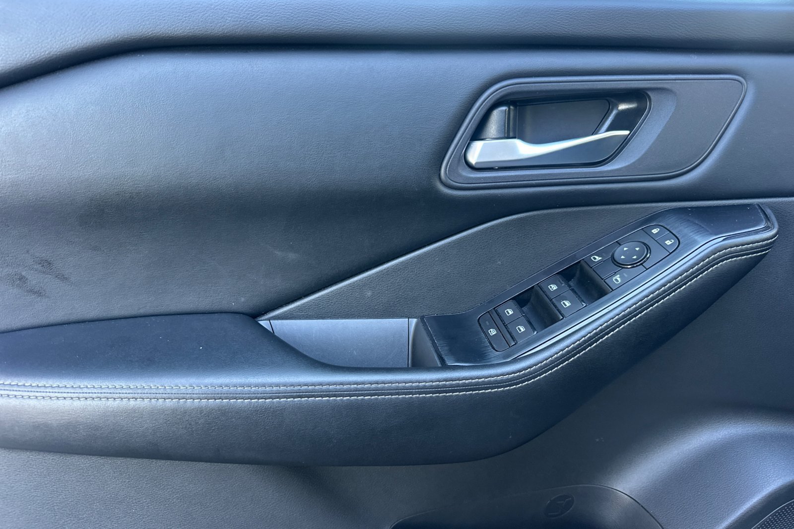 Certified 2024 Nissan Rogue SV AWD/4WD image 12