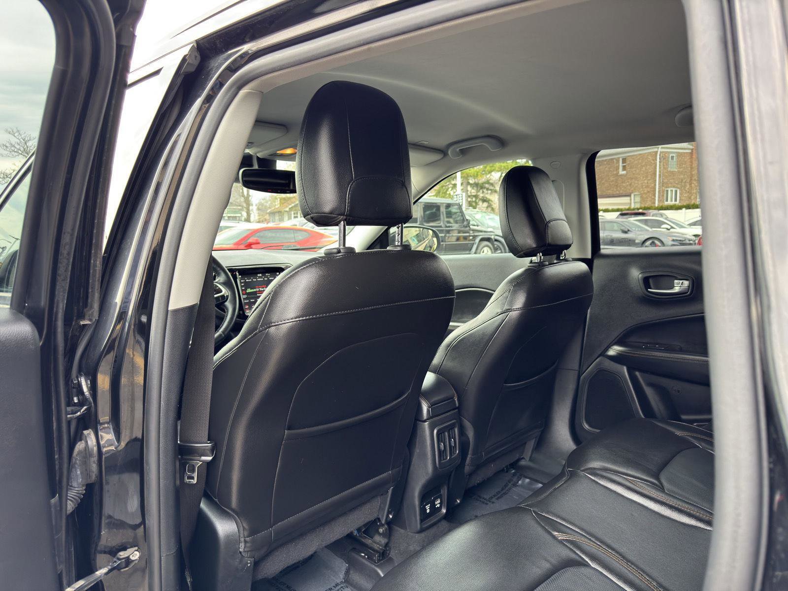 Used 2018 Jeep Compass Limited w/ Navigation Group AWD/4WD image 29