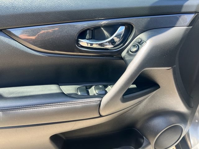 Used 2018 Nissan Rogue S AWD/4WD image 11