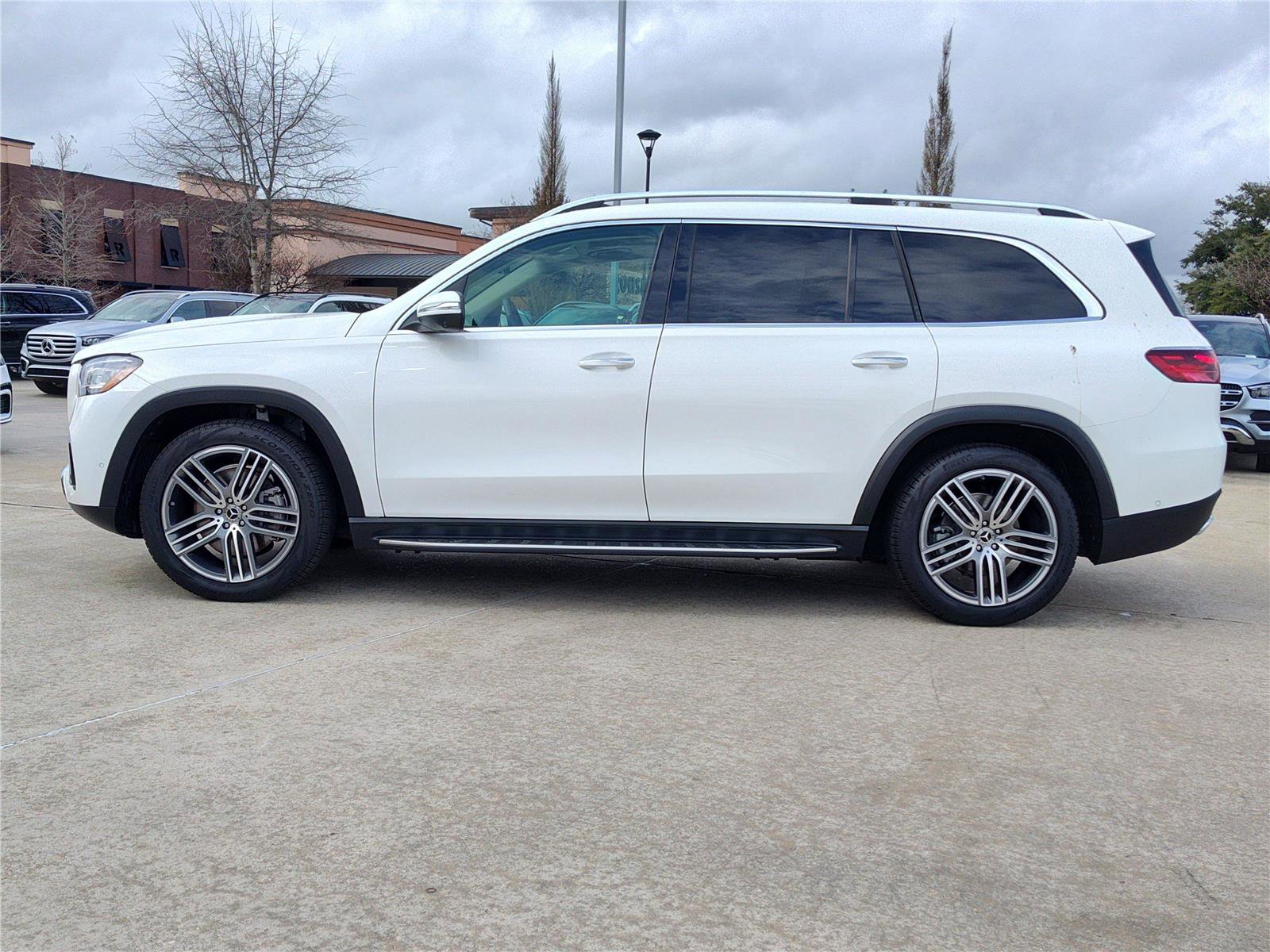 Certified 2025 Mercedes-Benz GLS 450 4MATIC image 3