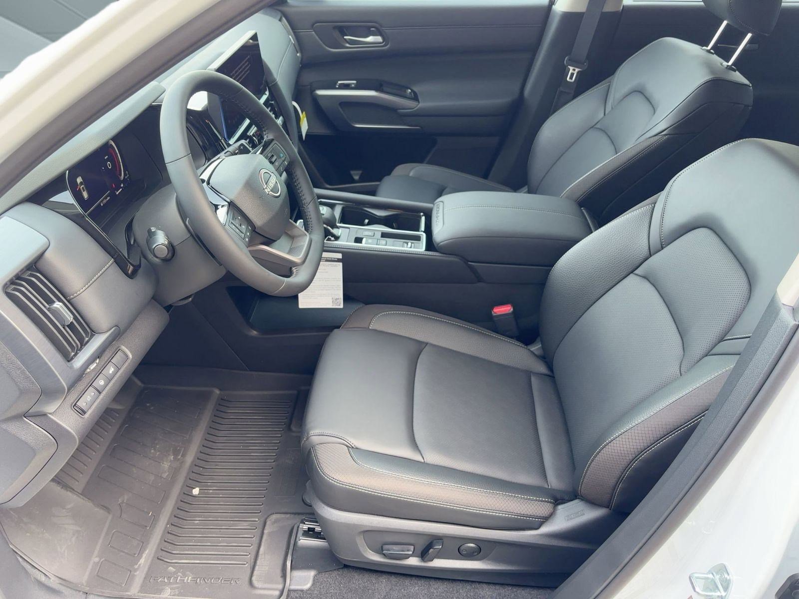 New 2026 Nissan Pathfinder SL image 5