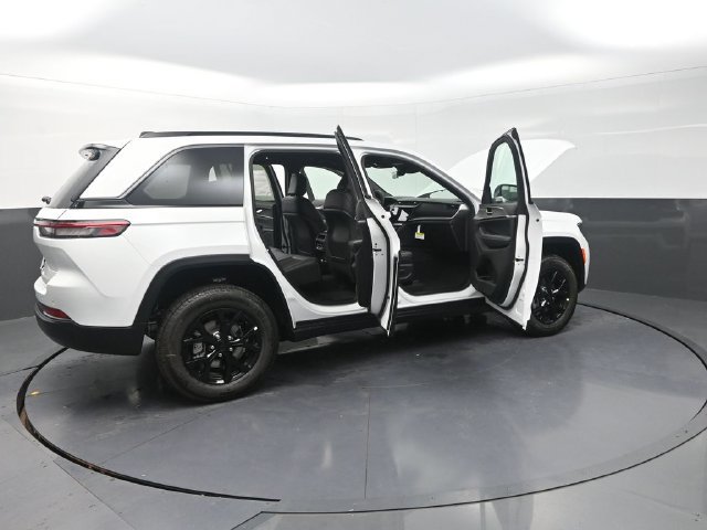 New 2026 Jeep Grand Cherokee Altitude AWD/4WD image 37