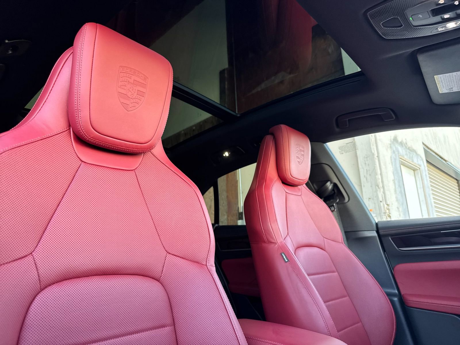 Certified 2025 Porsche Macan 4 Electric AWD/4WD image 19