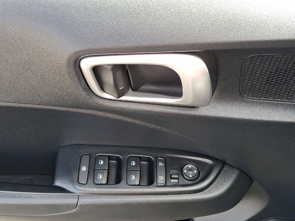 Certified 2022 Hyundai Venue SEL image 38