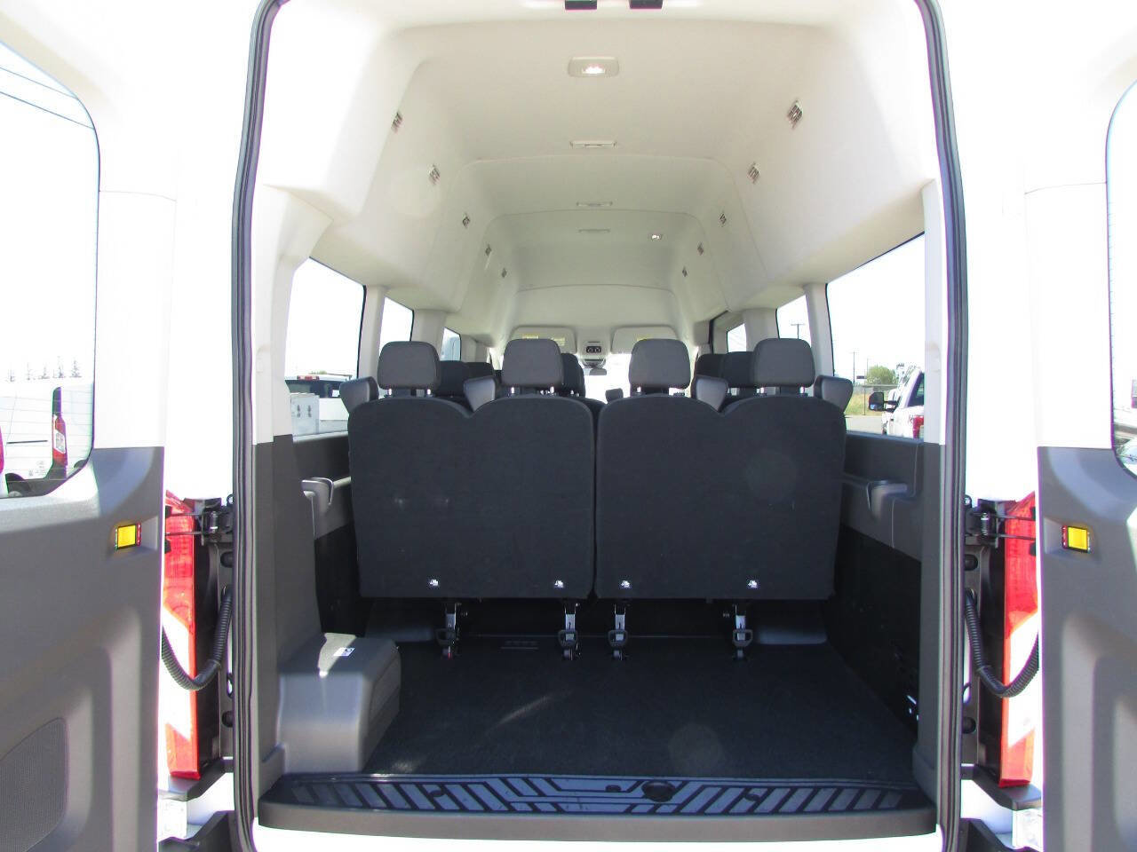 Used 2023 Ford Transit 350 XLT image 32