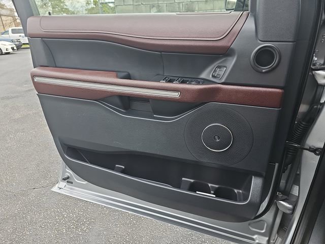 Used 2024 Ford Expedition Limited image 34