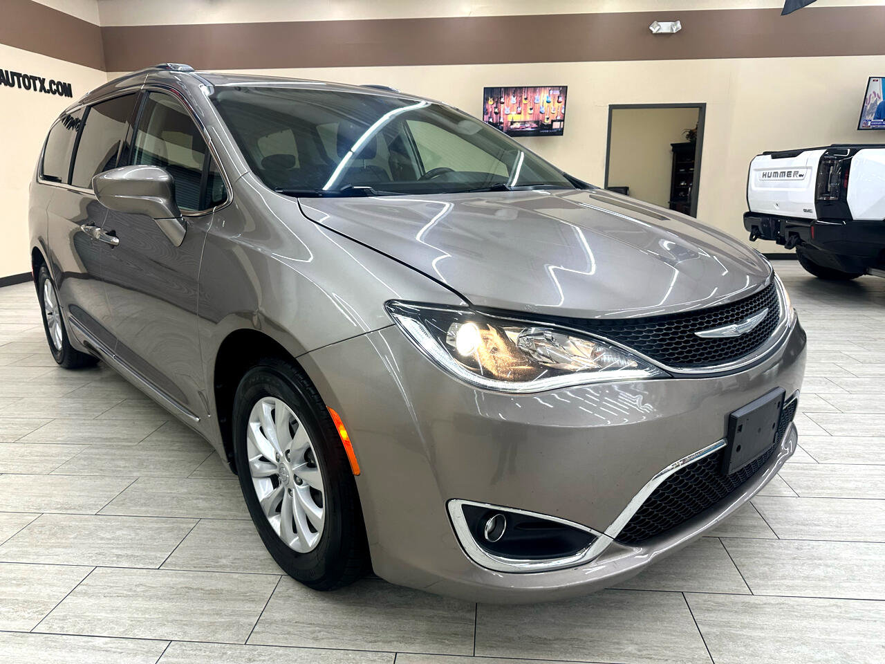 Used 2018 Chrysler Pacifica Touring-L Plus image 3