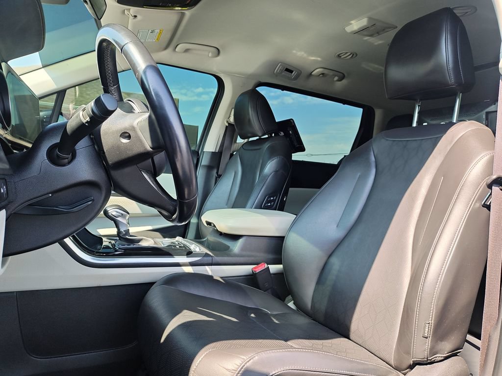 Used 2022 Kia Carnival SX FWD image 9