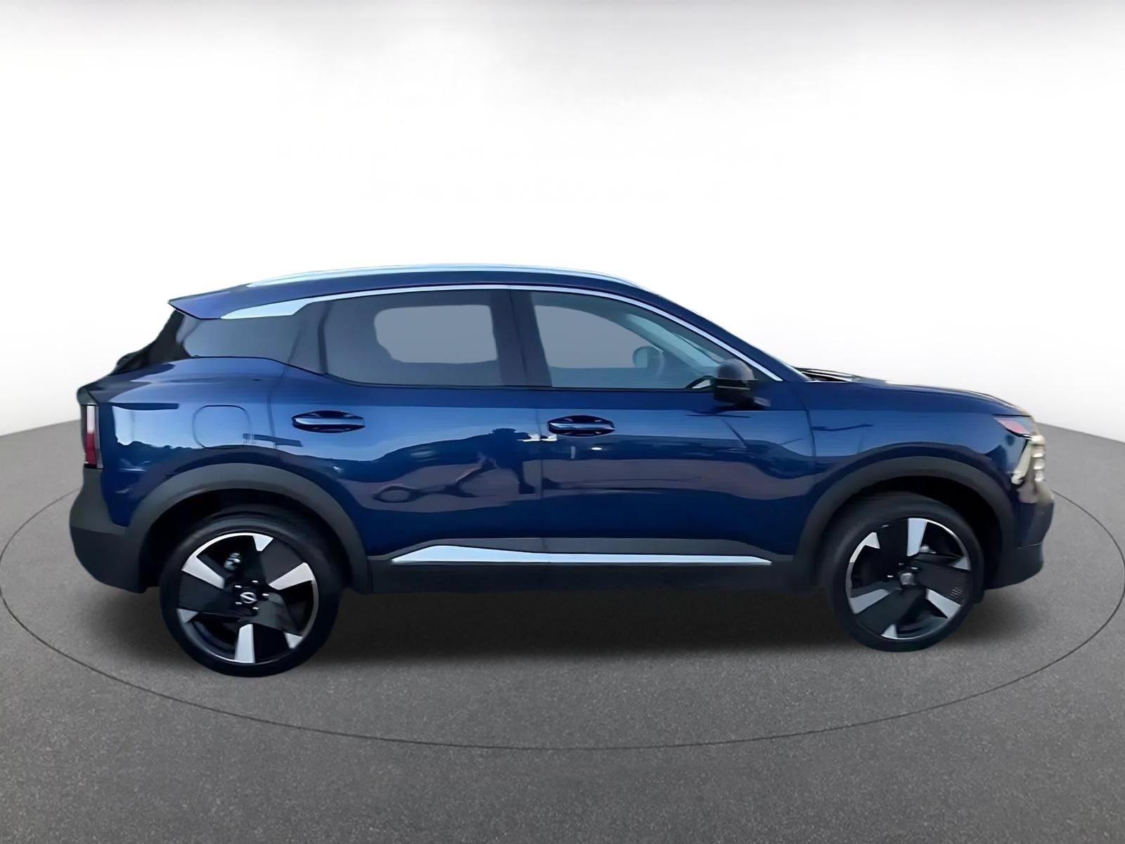 Used 2026 Nissan Kicks SR FWD image 15