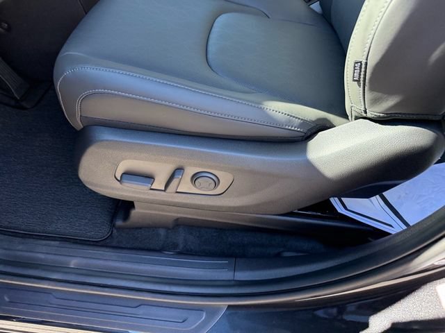 New 2026 Kia Carnival EX FWD image 8