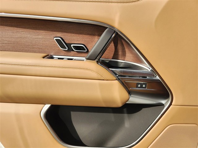 New 2025 Land Rover Range Rover SE image 16