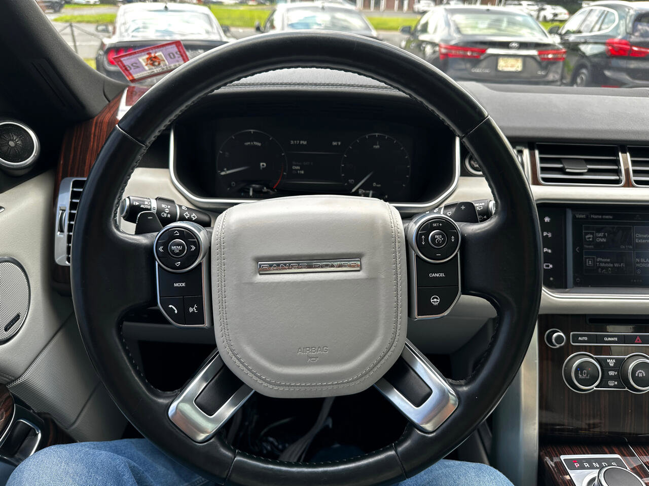 Used 2016 Land Rover Range Rover HSE image 11