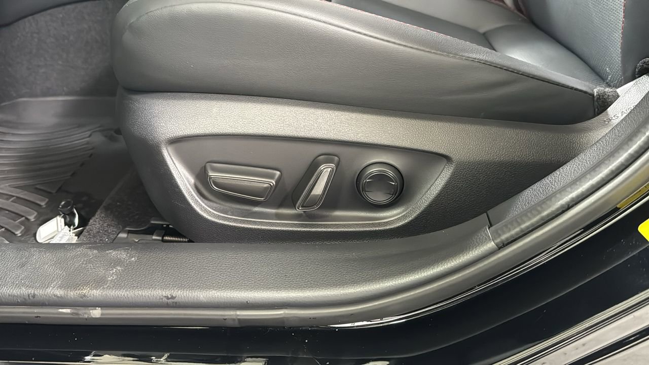 Used 2025 Toyota Prius XSE image 14