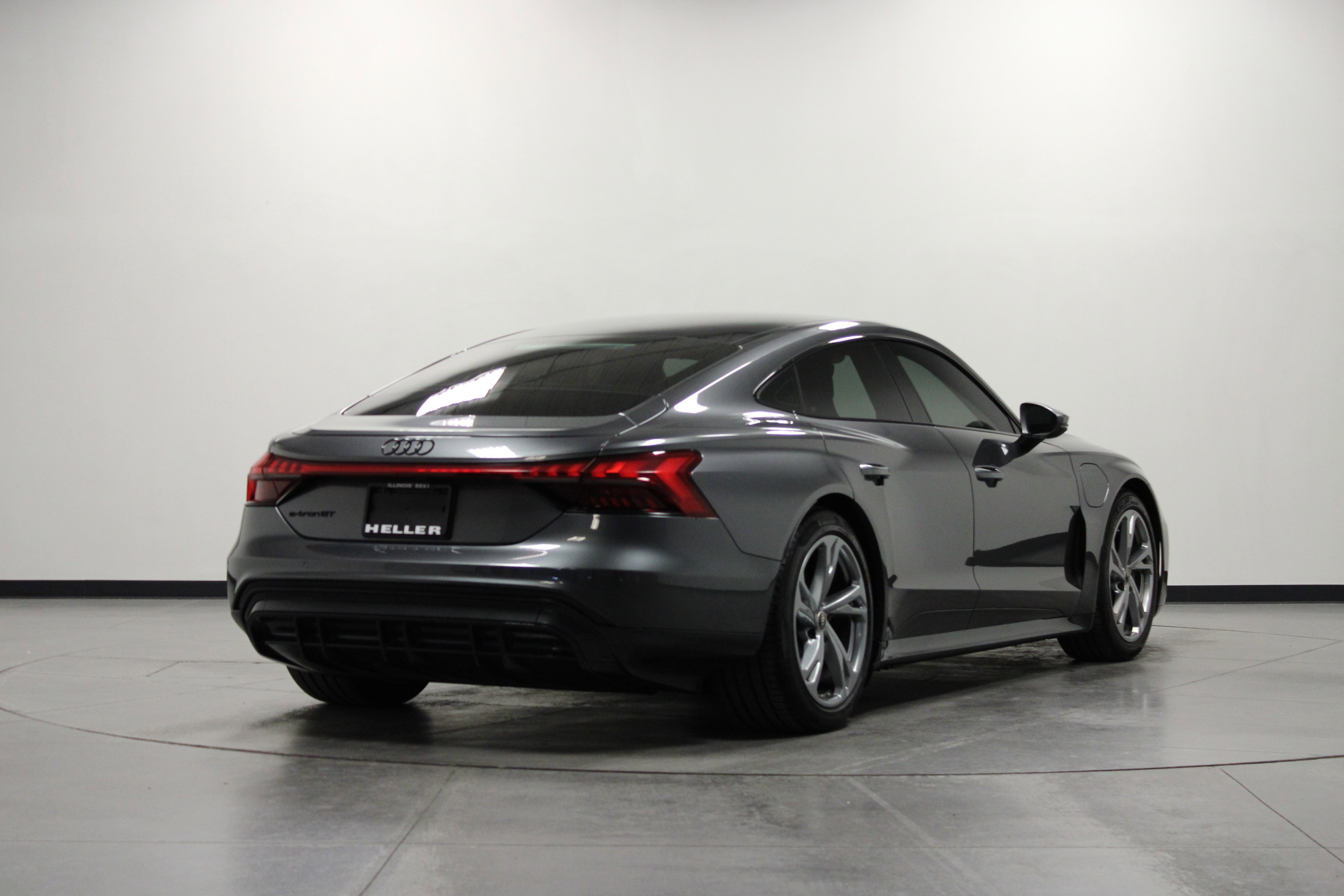 Used 2023 Audi e-tron GT Premium Plus image 4