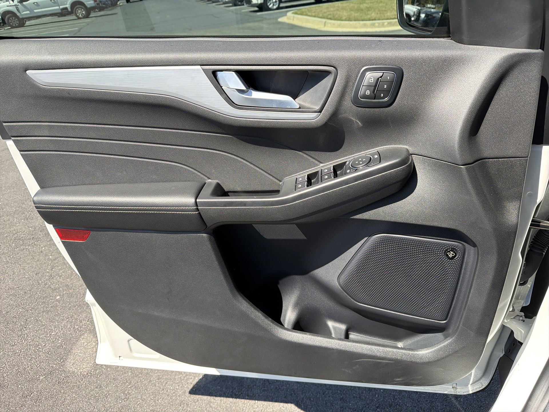 Certified 2025 Ford Escape SE w/ PHEV Premium Package image 12