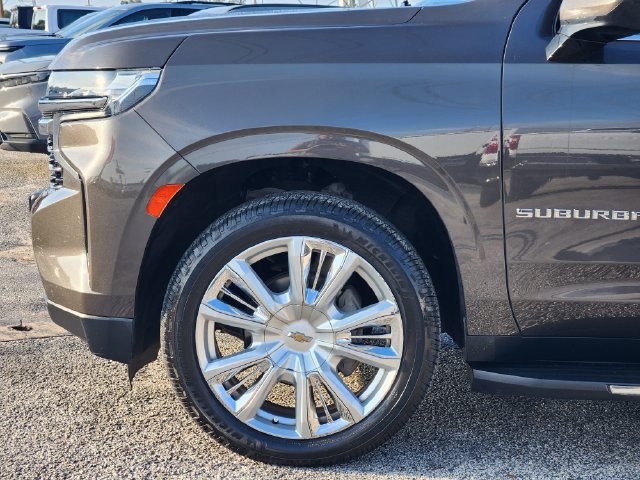 Used 2021 Chevrolet Suburban LT RWD image 8