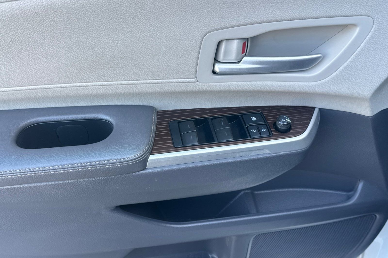 Used 2021 Toyota Sienna XLE w/ XLE Plus Package image 12