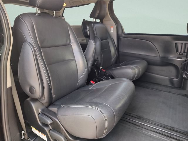 Used 2017 Toyota Sienna SE FWD image 29