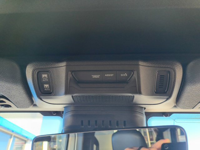 Used 2025 Jeep Wrangler Unlimited Sahara AWD/4WD image 31