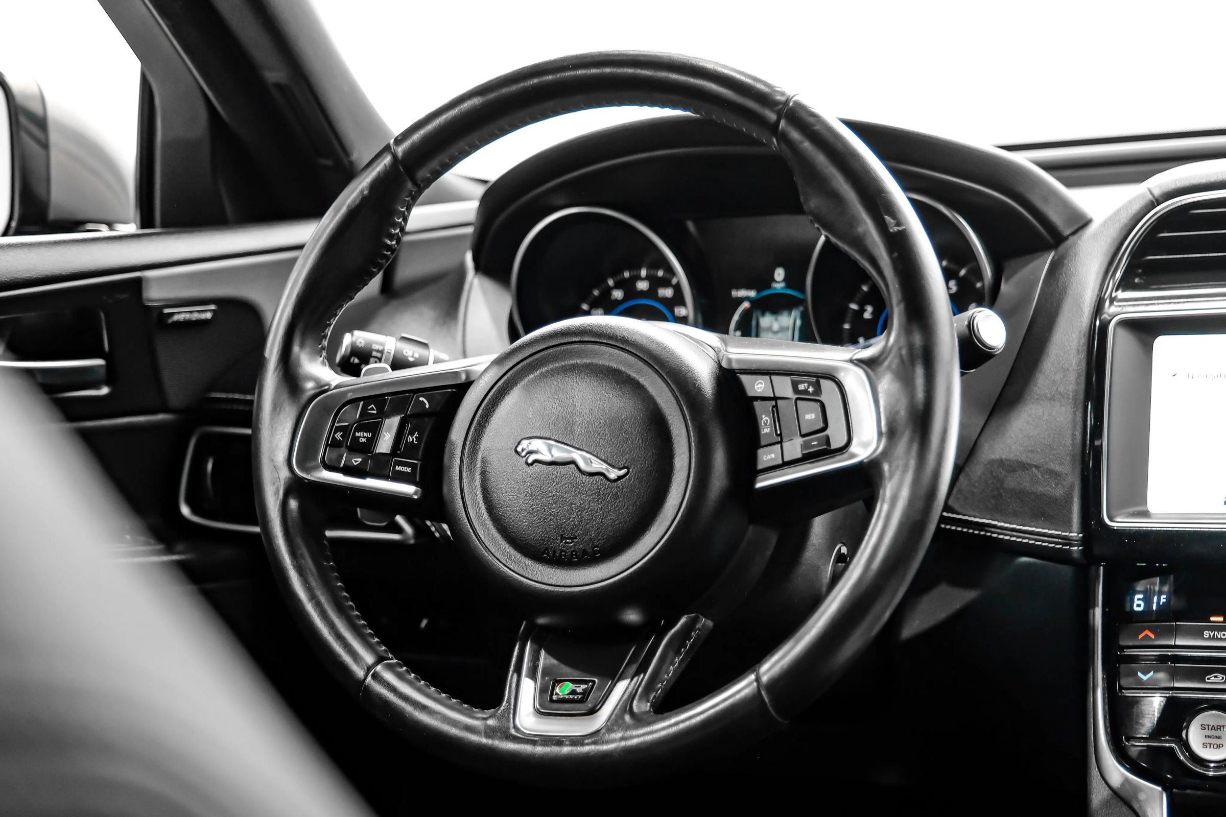 Used 2019 Jaguar XE R-Sport AWD/4WD image 20