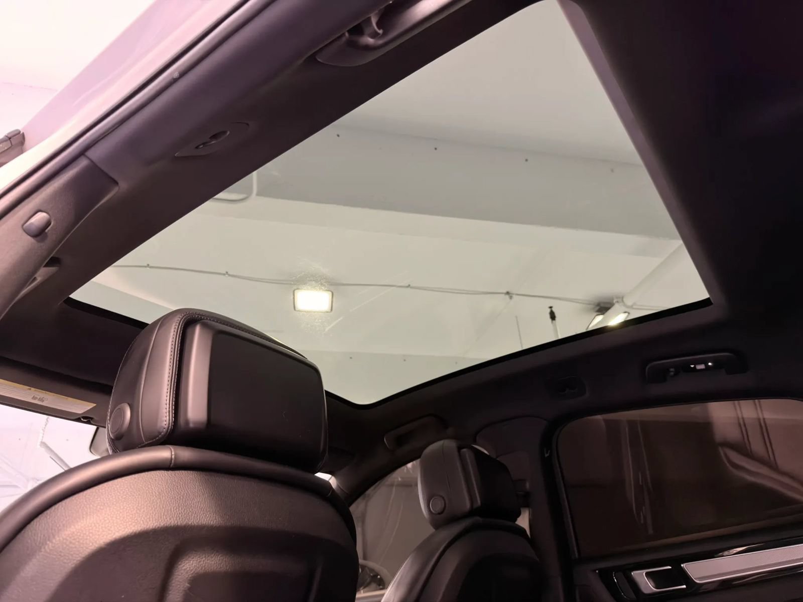 Used 2022 Porsche Cayenne S Platinum AWD/4WD image 22
