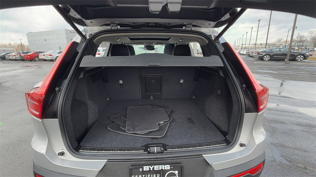Certified 2025 Volvo XC40 B5 Plus image 29
