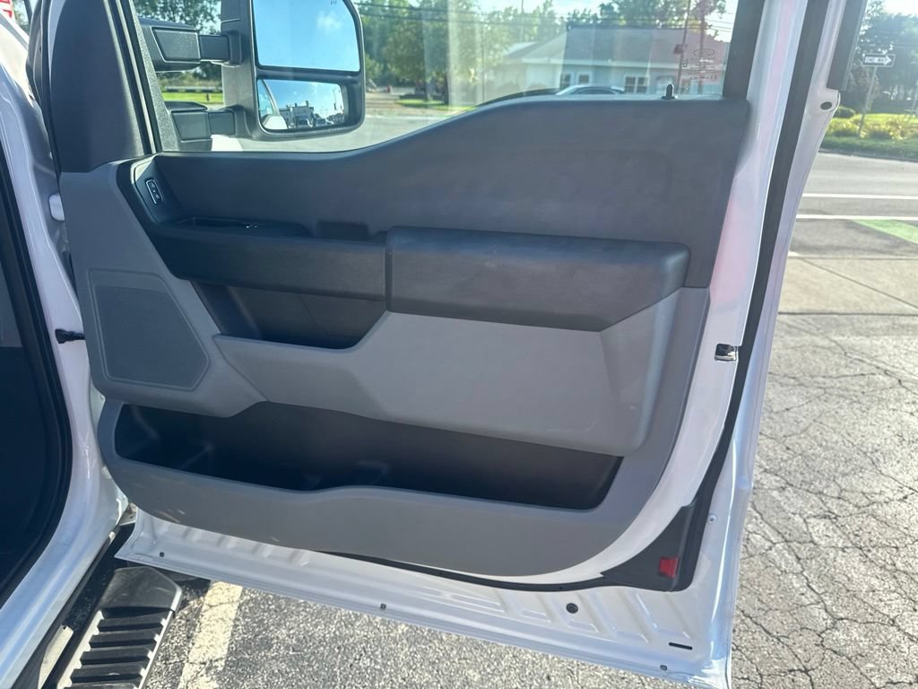 Used 2024 Ford F550 4x4 SuperCab Super Duty image 31