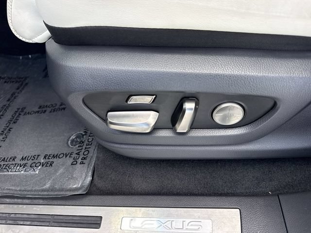 Used 2024 Lexus LX 600 4WD w/ Luxury Package image 12