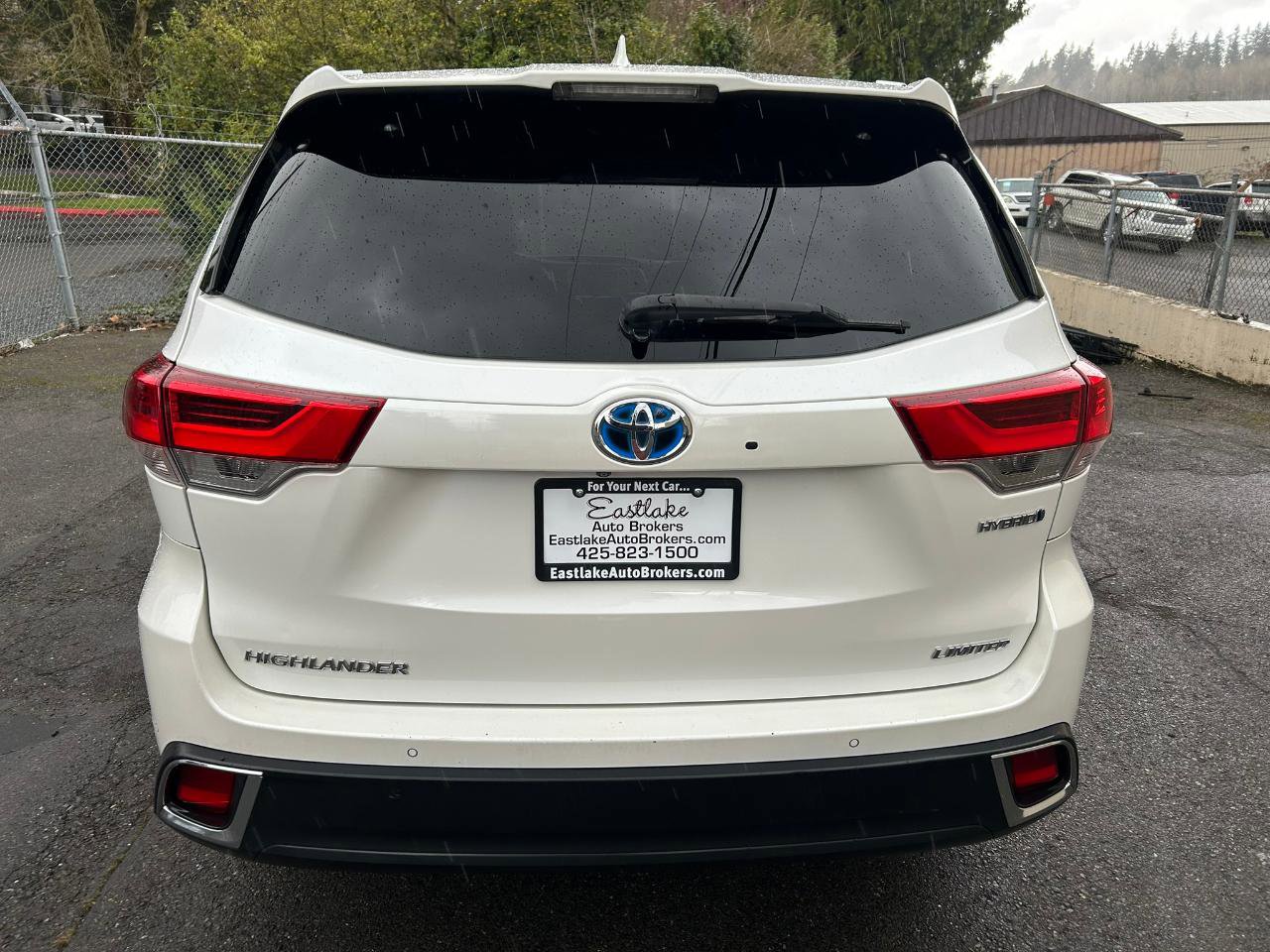 Used 2017 Toyota Highlander Limited w/ Carpet Mat Package image 6