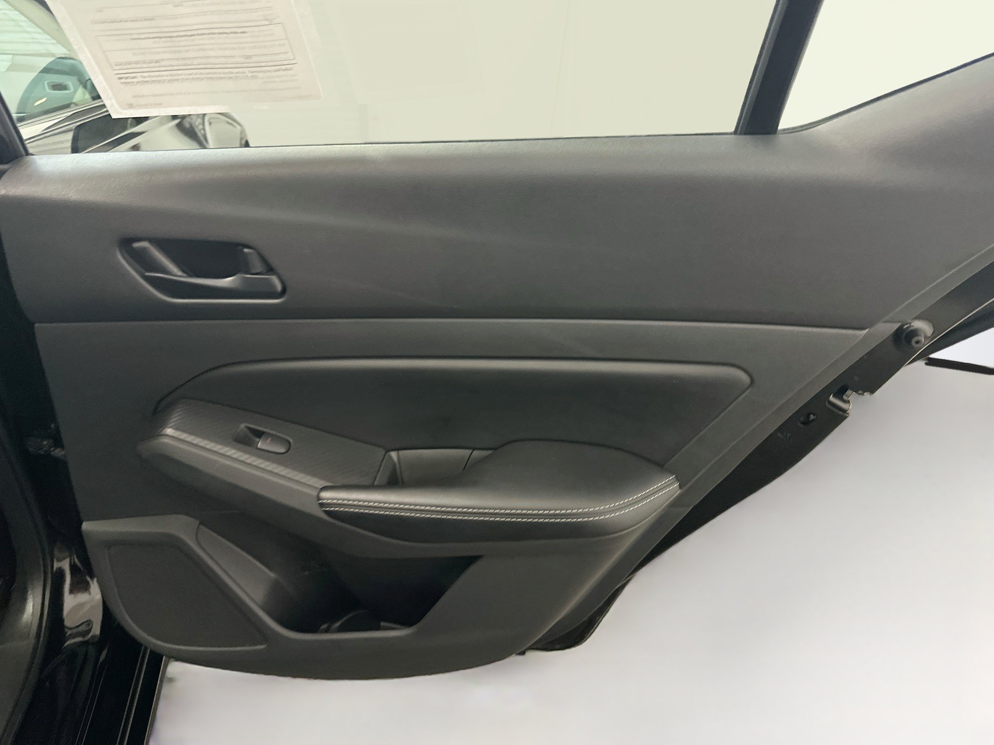 Used 2025 Nissan Altima 2.5 SV FWD image 30